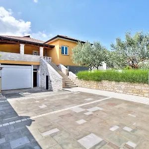 Lana House With 3*, Petrovija Kroatien